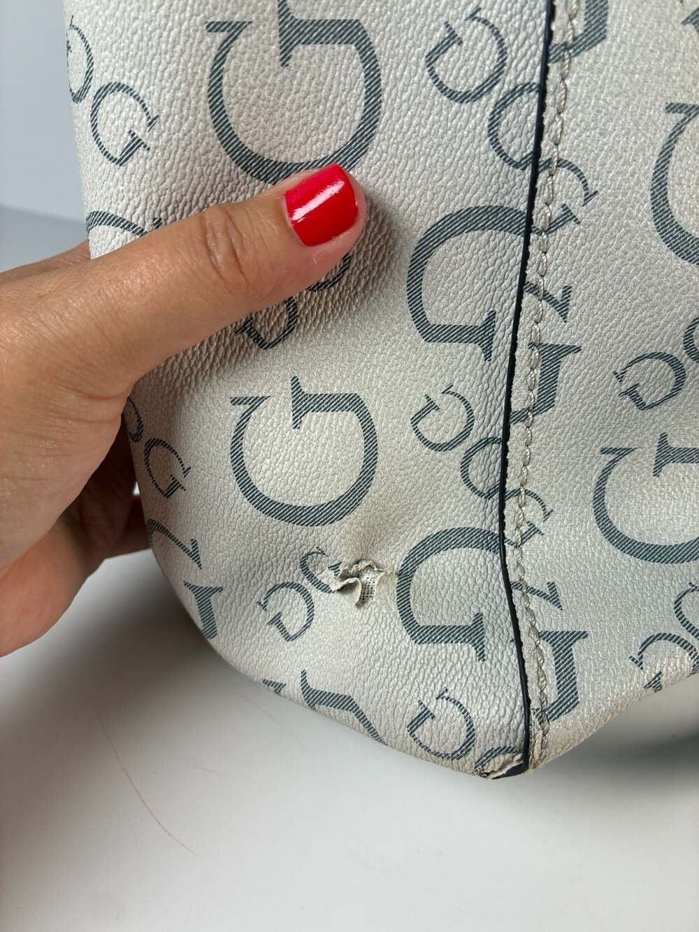 Y2K Guess Delphine Logo Tote Bag in White and Blue - Picture 8 of 13